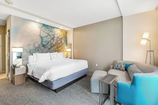 غرفة بسرير كينج لذوي الإعاقة، Courtyard By Marriott Longview North 1/5