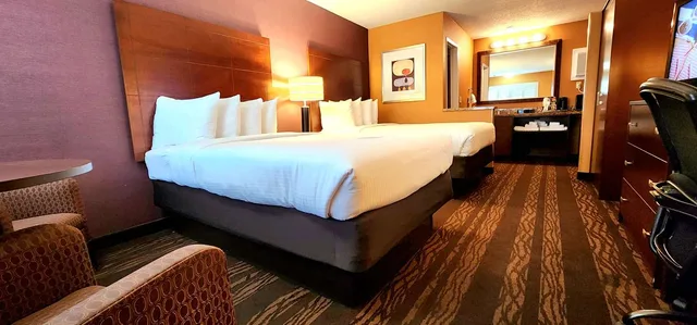 غرفة بسريرين كوين، Best Western Plus Stovall's Inn 6/9