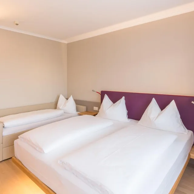 غرفة عائلية بشرفة، Thermenhotel All In Red 1/5