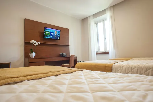 غرفة ثلاثية بسرير كوين وسرير فردي، CHECKIN VILLA ANGELINA 2/4