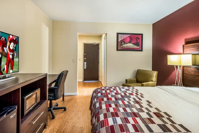 غرفة ديلوكس بسرير كوين، Red Roof Inn & Suites Wapakoneta 1/4