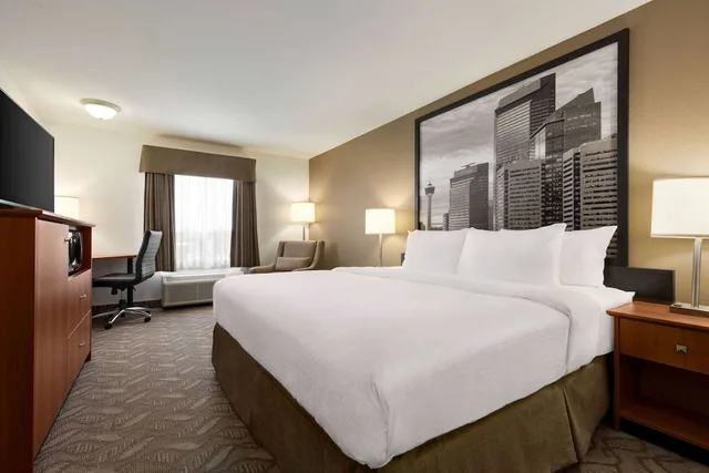 غرفة قياسية بسرير كينج، Super 8 by Wyndham Calgary Shawnessy Area 5/10