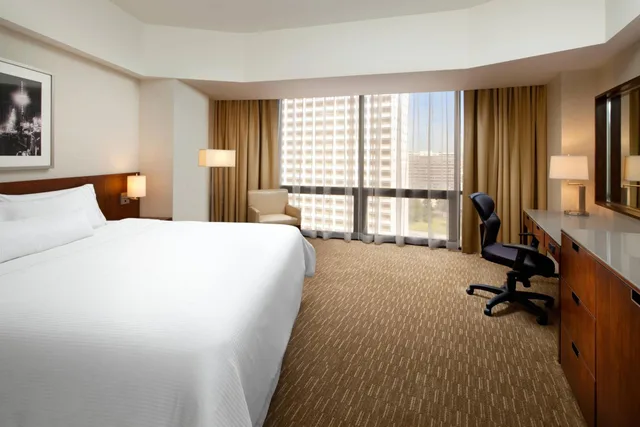 1 Bedroom, Green, Tower, Suite, King Bed, City View، Westin Bonaventure 1/7