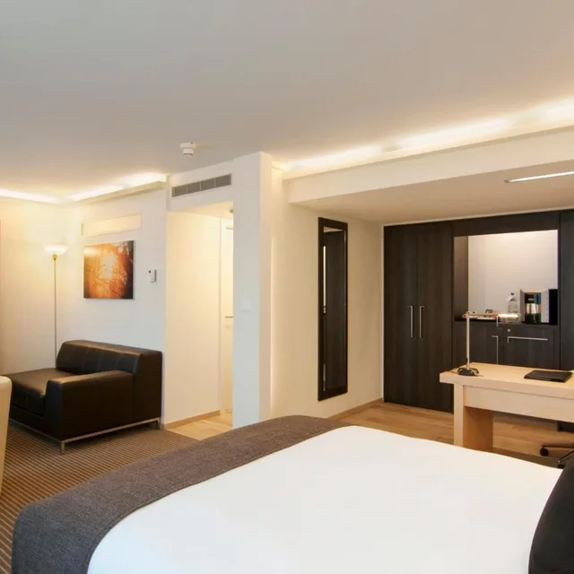 جناح جونيور بسرير كوين بمنطقة جلوس، Crowne Plaza Zurich 7/10
