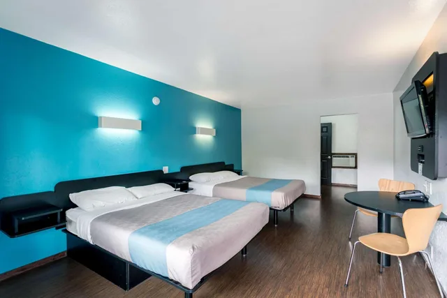 2 Queen Beds - Non-Smoking, Mini Fridge، Motel6 Missoula MT - University 6/10