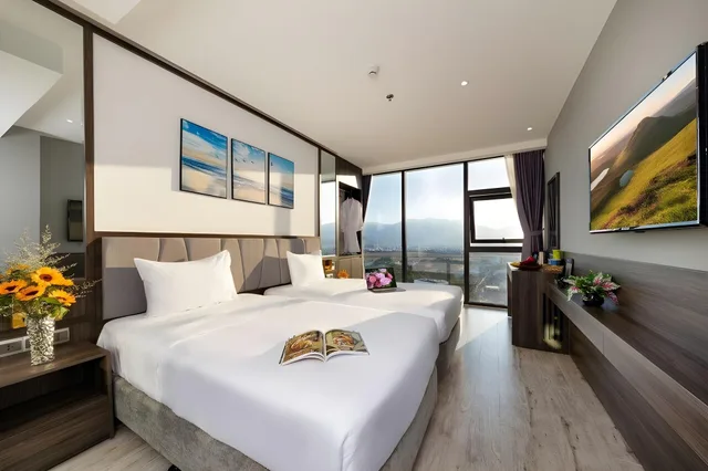 غرفة ديلوكس ثلاثية بسرير كوين وسرير فردي بإطلالة على المدينة، Ivy Nha Trang hotel 1/1