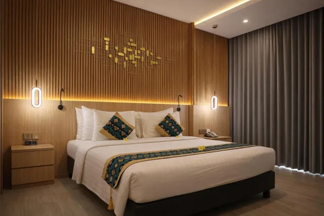 غرفة ديلوكس بسرير مزدوج بإطلالة على المسبح، Raja Hotel Kuta Mandalika Resort & Convention 1/10