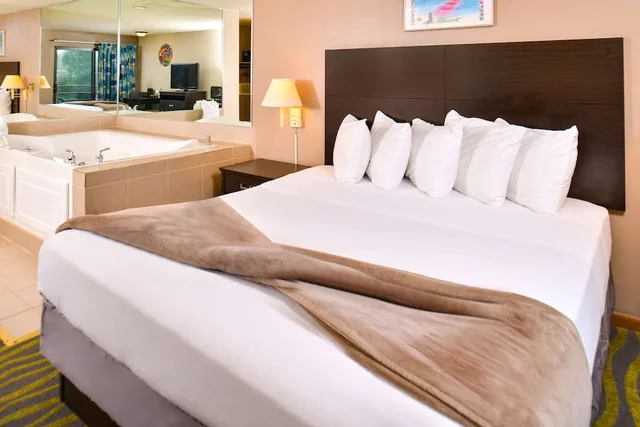 غرفة قياسية بسرير كينج، Atlantis Family Waterpark Hotel, an Ascend Collection Hotel 4/10