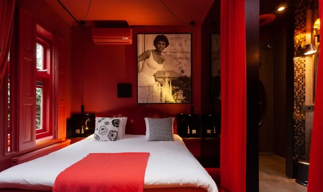 جناح رئاسي بسرير كينج بحوض استحمام في الطابق الأرضي، Boutiquehotel Staats 4/10