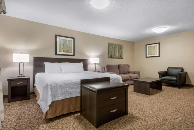 جناح، Clarion Hotel & Suites Brandon 1/2