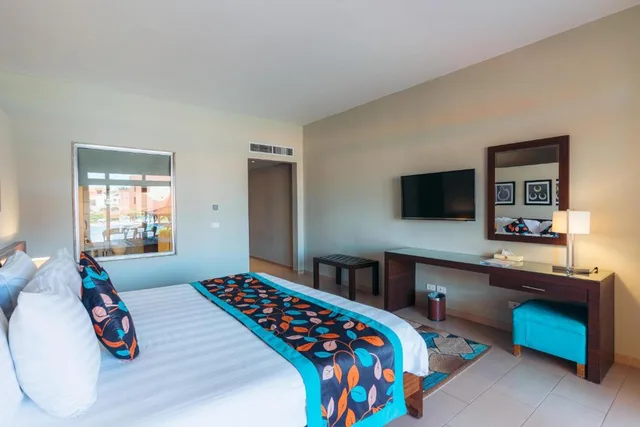غرفة سوبيريور بسرير مزدوج أو سريرين منفصلين بإطلالة على المسبح، Nubian Village Hotel 1/1