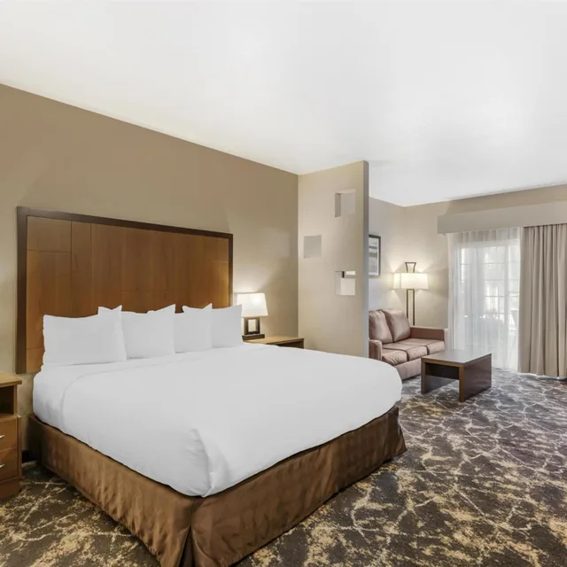 جناح بسرير كينج بجاكوزي، Best Western Plus Riverfront Hotel And Suites 3/8