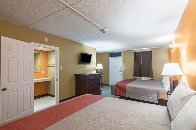 غرفة بسريرين مزدوجين، LoneStar Inn & Suites 4/10
