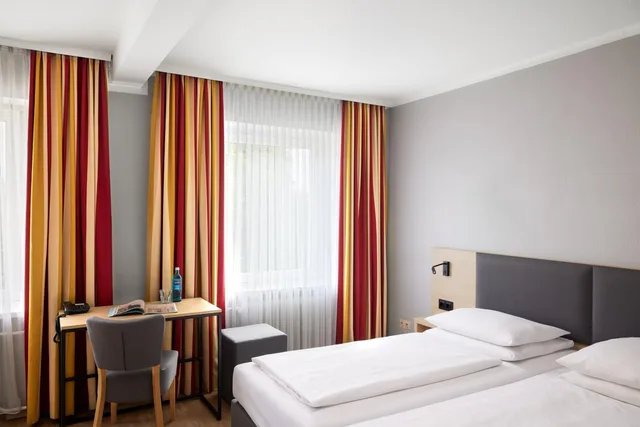 غرفة ثلاثية مع أريكة، Central Hotel 1/10