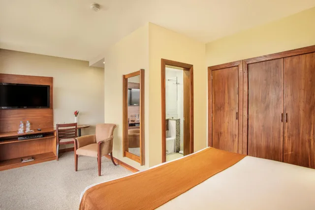 غرفة تنفيذية، Hotel Quito by Sercotel 3/6