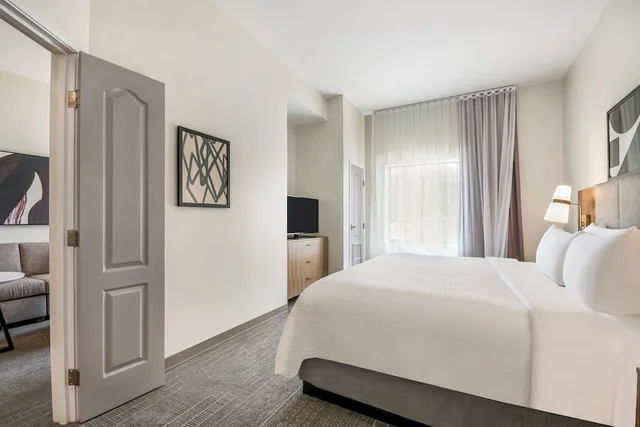 جناح بسرير كينج بحوض استحمام، Staybridge Suites Detroit North - Royal Oak by IHG 4/10