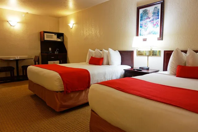 جناح استوديو بسرير كوين، Ramada By Wyndham Lloydminster 5/10