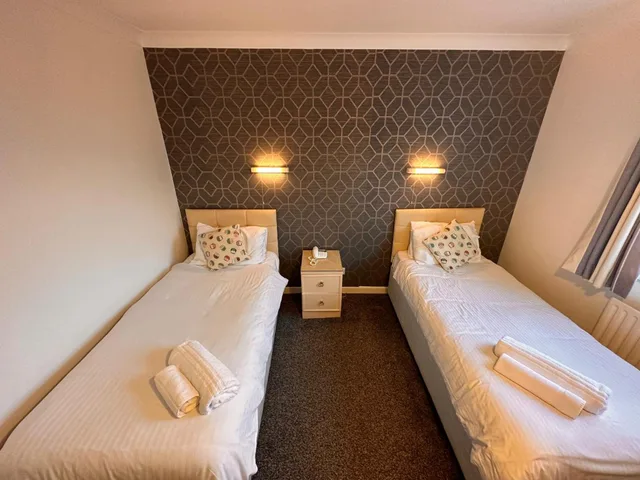 غرفة بسريرين منفصلين، Pine Lodge Hotel & Restaurant Mansfield 8/10