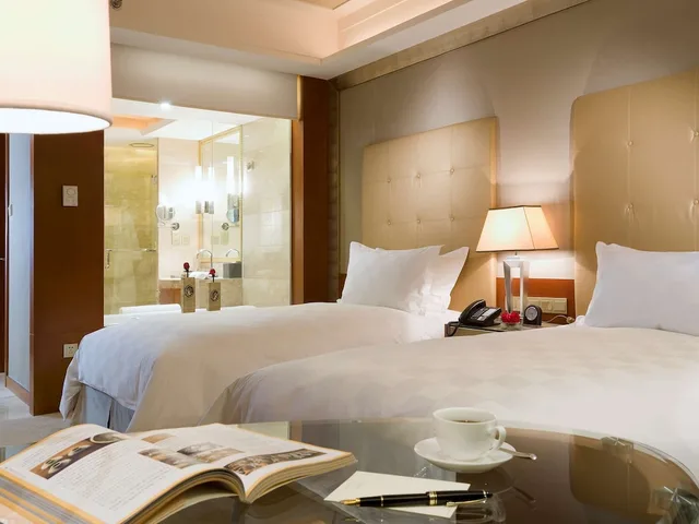 غرفة فاخرة بسريرين منفصلين بإطلالة على المدينة، Sofitel Harbin 8/9