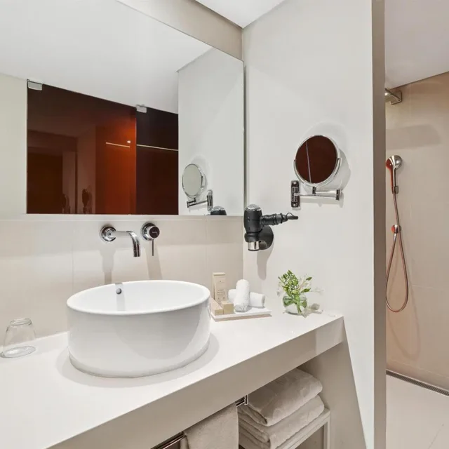 Junior Suite, with View, Corner, NH Collection Mexico City Reforma 4/6