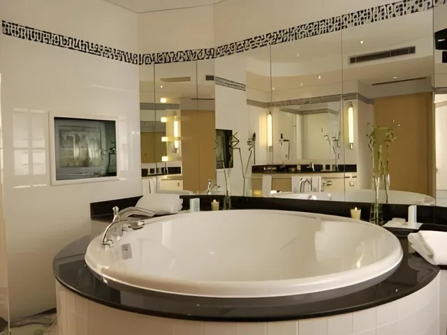 جناح رئاسي بسرير مزدوج، Hilton Duesseldorf 2/2