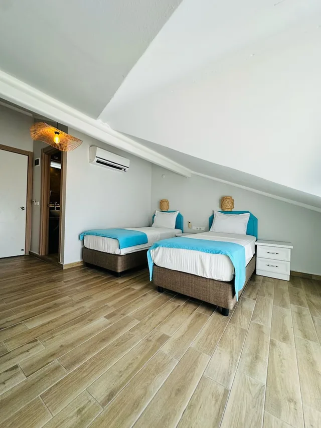 غرفة اقتصادية بسريرين منفصلين بحمام خاص، Bora Hotel 1/3