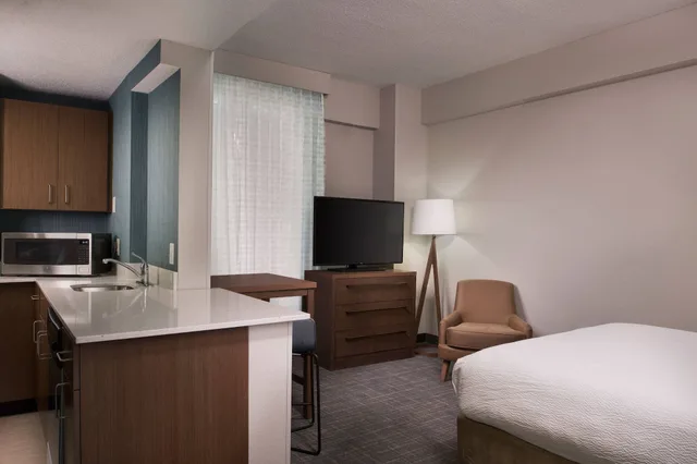 Studio, Queen Bed, Sofa, Residence Inn Memphis Downtown 4/10