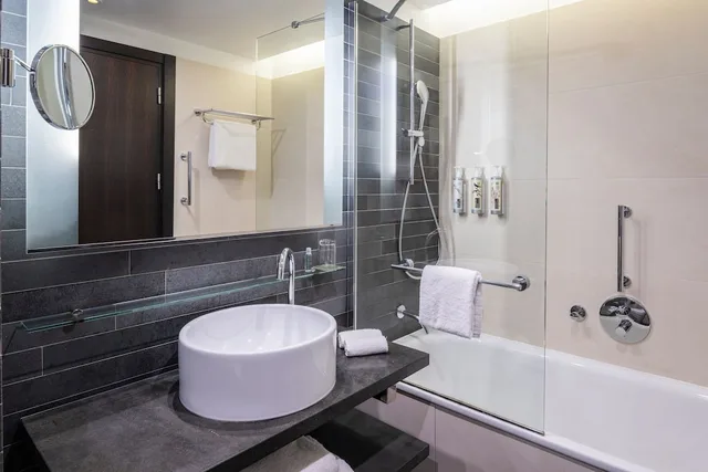 Prestige, King Bed, Balcony, Renaissance Paris Arc de Triomphe Hotel 9/10