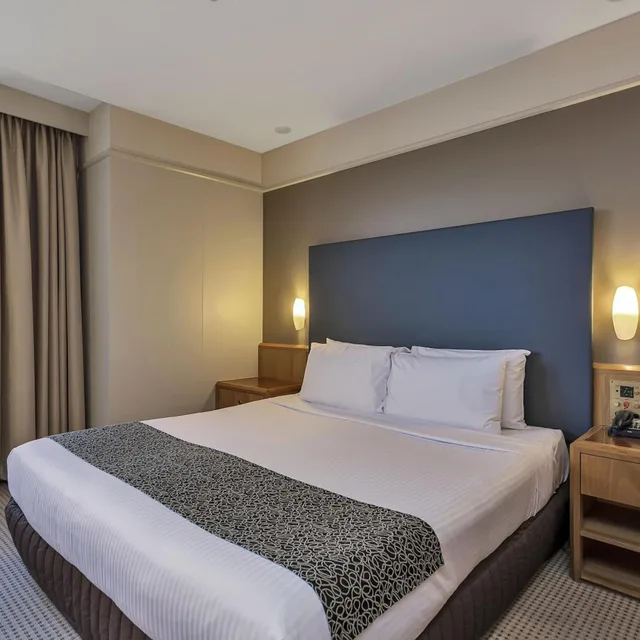 جناح جونيور بجاكوزي، Stamford Plaza Adelaide 2/8