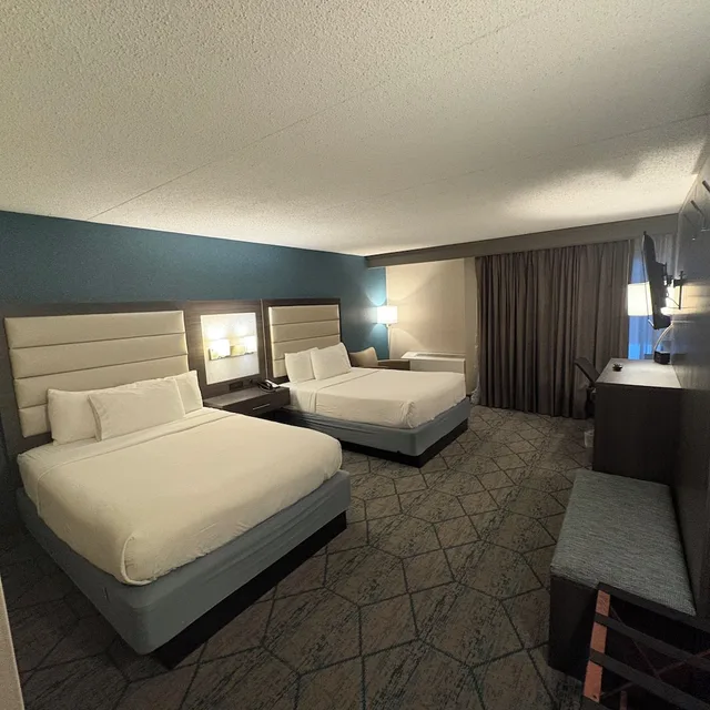 غرفة ديلوكس بسريرين كوين، Bismarck Hotel and Conference Center 1/2