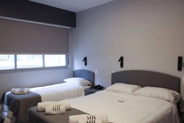 غرفة كلاسيكية ثلاثية بسرير كوين وسرير فردي، Hotel Balfer 1/3