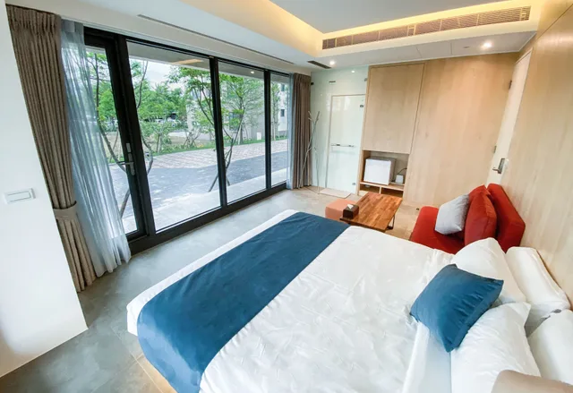 غرفة كومفورت بسرير كينج بإطلالة على الحديقة، Villa Loherb 7/10