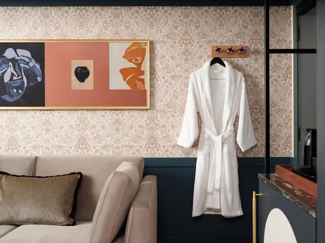 غرفة بريميوم بسرير كينج، Hotel Indigo Gloucester - The Forum by IHG 4/6