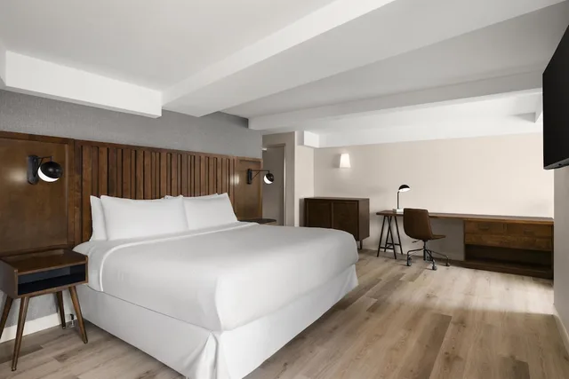 جناح رئاسي بغرفة نوم واحدة بحوض جاكوزي، Best Western Premier Plainview-Long Island Hotel 1/6