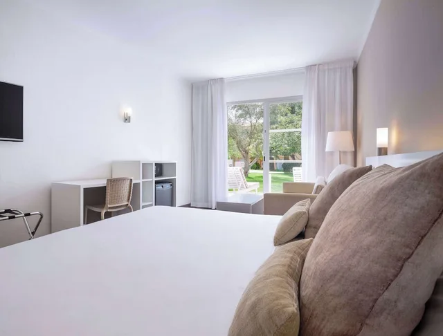 Xtra, Twin Beds, Sun Room، Sol Falco Menorca 2/3