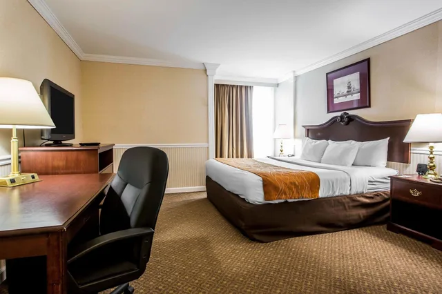 غرفة قياسية بسرير كينج، Comfort Inn & Suites Plattsburgh - Morrisonville 7/9