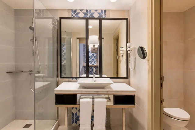 غرفة سوبيريور بسرير كوين بإطلالة على الحديقة بشرفة، Radisson Blu Resort Saidia Beach 7/8