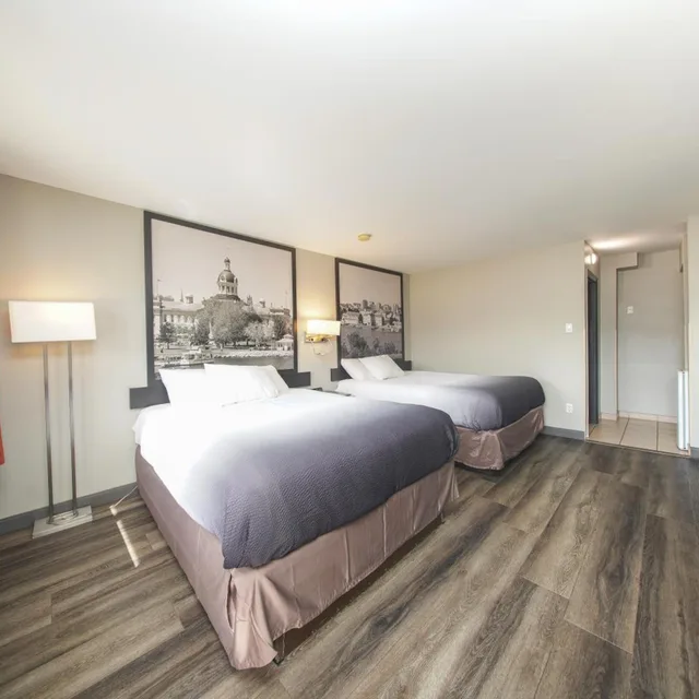 Room, King Bed, 2 Queen Beds, Super 8 By Wyndham Kingston 3/9