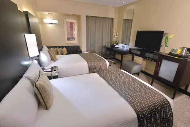 Deluxe, Twin Beds, Crowne Plaza Bahrain 3/8