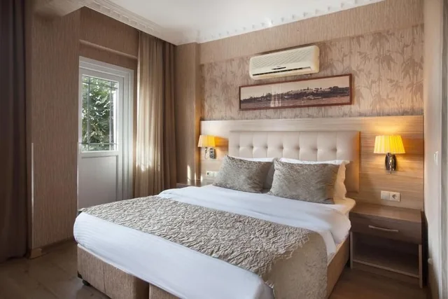 غرفة ديلوكس بسرير كوين بإطلالة على البحر بشرفة مع أريكة، Sultanahmet Inn Hotel 1/4