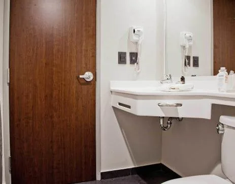غرفة قياسية مفردة، City Express Plus by Marriott Guadalajara Palomar 4/4
