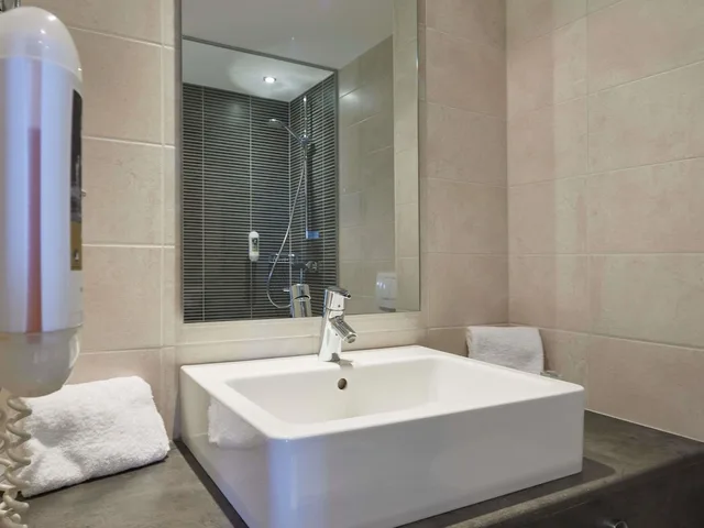 غرفة بريفيليج بسرير كينج بشرفة، Mercure Severinshof Koeln City Hotel 9/10