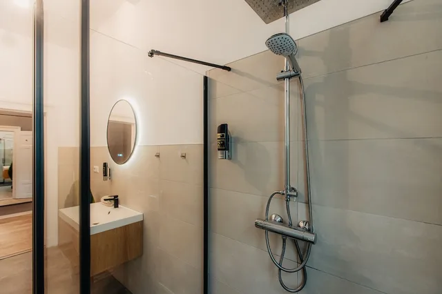 Grand, 4 Rooms, Apartment, 3 Queen Beds, Sofa, Kitchen، Stadthaus By Hentschels Apartments 5/9