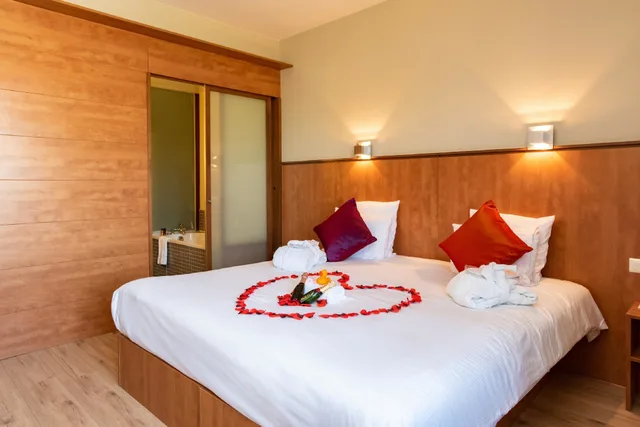 غرفة سوبيريور بسرير كينج، BEST WESTERN PLUS Le Canard Sur le Toit 1/3