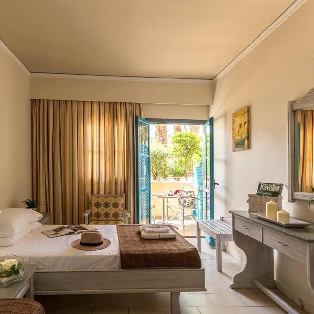 استوديو سوبيريور ثلاثي، Dedalos Hotel 4/9