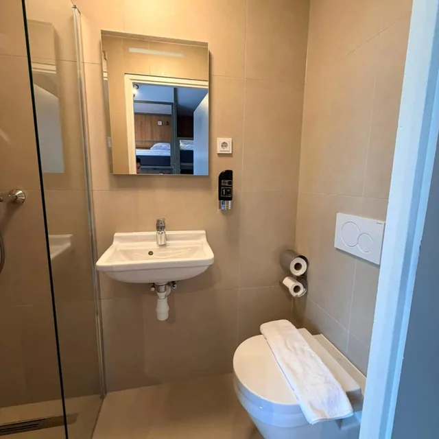غرفة صغيرة بسرير مزدوج أو سريرين منفصلين، Continental Hotel 6/8