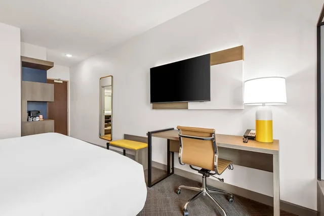 Standard, King Bed, Comfort Inn & Suites at Sanford Sports Complex 3/8