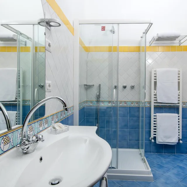 Standard, Double Bed, Town View، Hotel Vittoria Positano 5/6