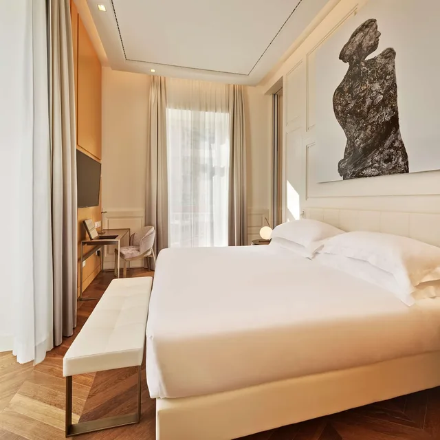 غرفة عائلية بسرير كينج، De Bonart Naples, Curio Collection by Hilton 1/8