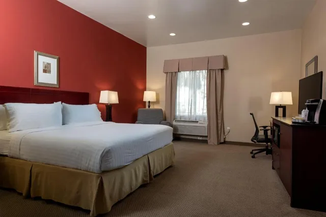 جناح، Holiday Inn Express and Suites Los Angeles Airport Hawthorne 1/1